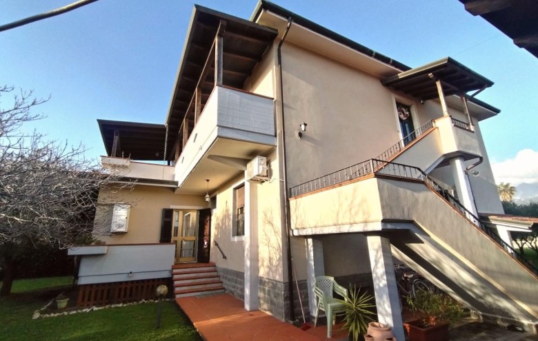 Villa singola in vendita a Massa