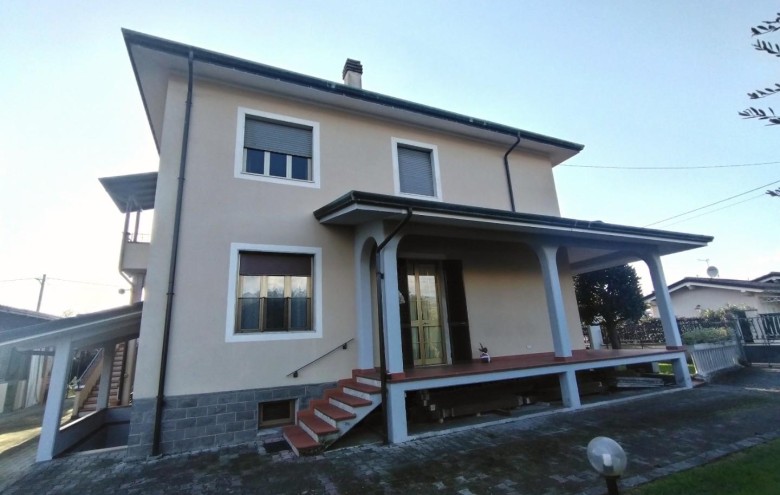 Villa singola in vendita a Massa