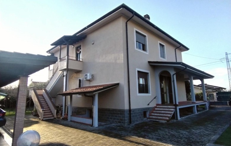 Villa singola in vendita a Massa