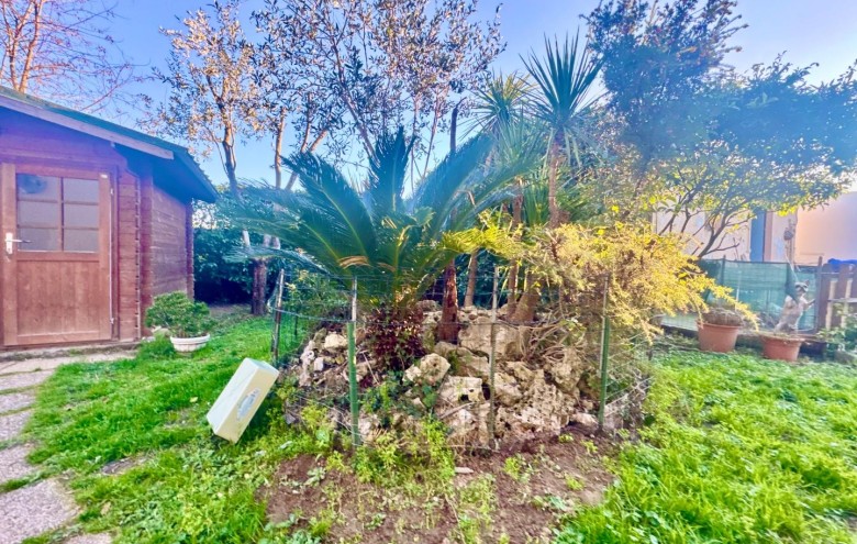 Bifamiliare in vendita a Massa