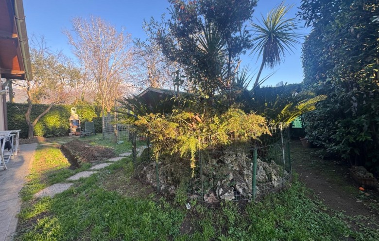 Bifamiliare in vendita a Massa