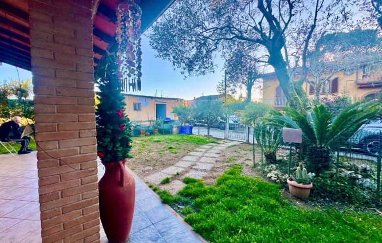 Bifamiliare in vendita a Massa