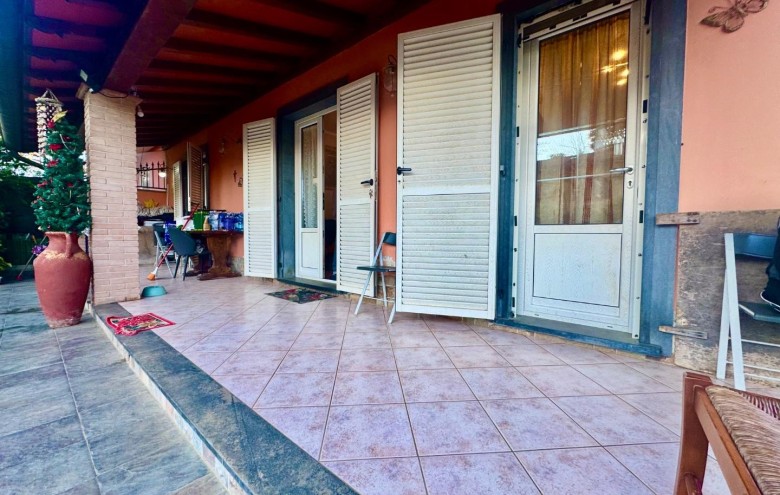 Bifamiliare in vendita a Massa