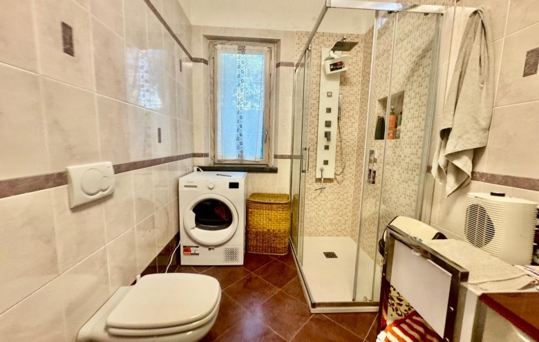 Bifamiliare in vendita a Massa