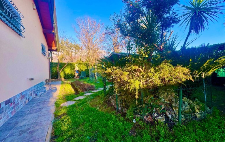 Bifamiliare in vendita a Massa