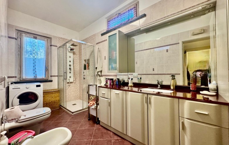 Bifamiliare in vendita a Massa