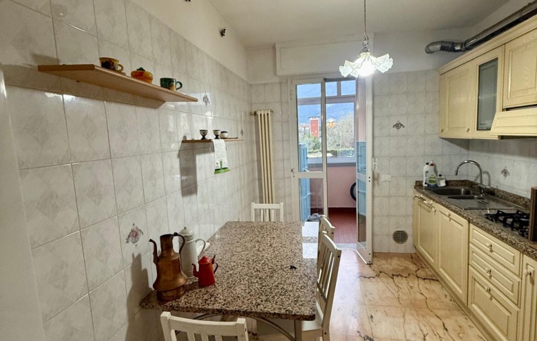 Appartamento in affitto a Montignoso