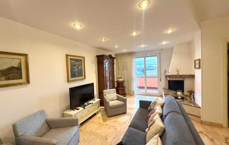 Appartamento in affitto a Montignoso