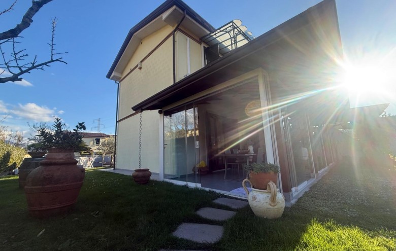 Villetta a schiera in vendita a Massa