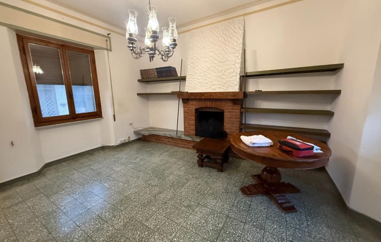 Villa singola in affitto a Massa