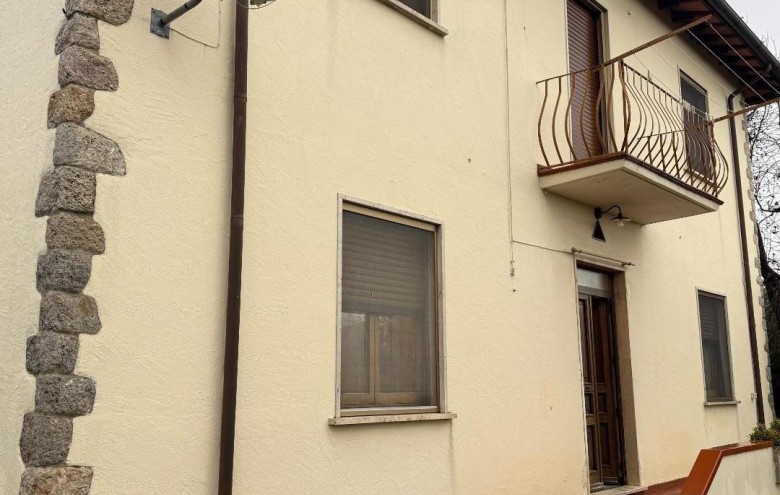 Villa singola in affitto a Massa