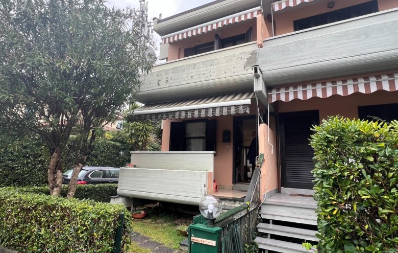 Villetta a schiera in vendita a Massa