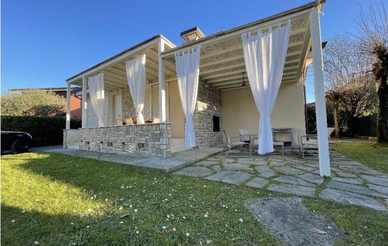 Villa singola in affitto a Pietrasanta
