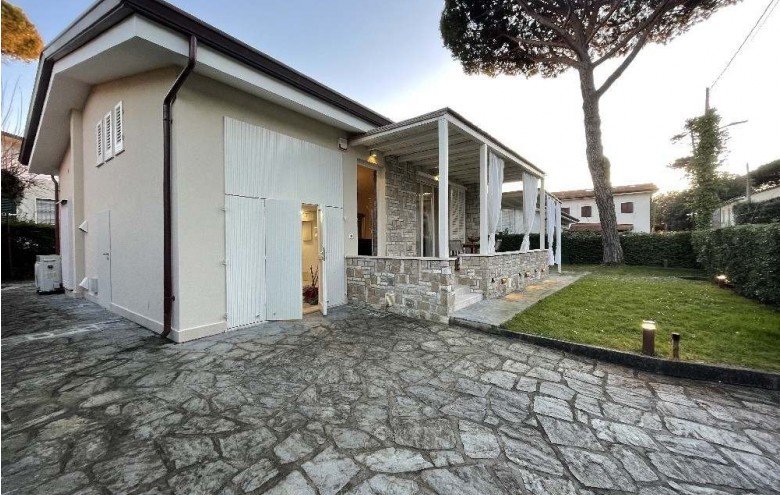 Villa singola in affitto a Pietrasanta