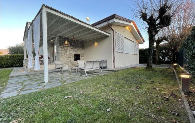 Villa singola in affitto a Pietrasanta