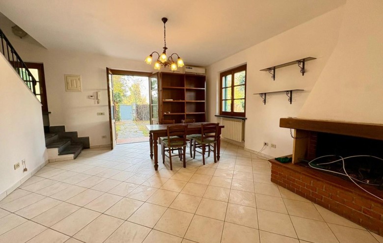 Bifamiliare in vendita a Massa