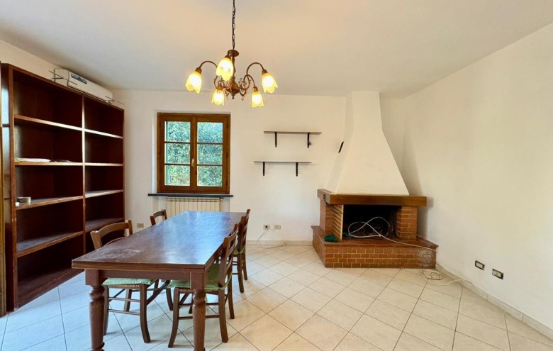 Bifamiliare in vendita a Massa