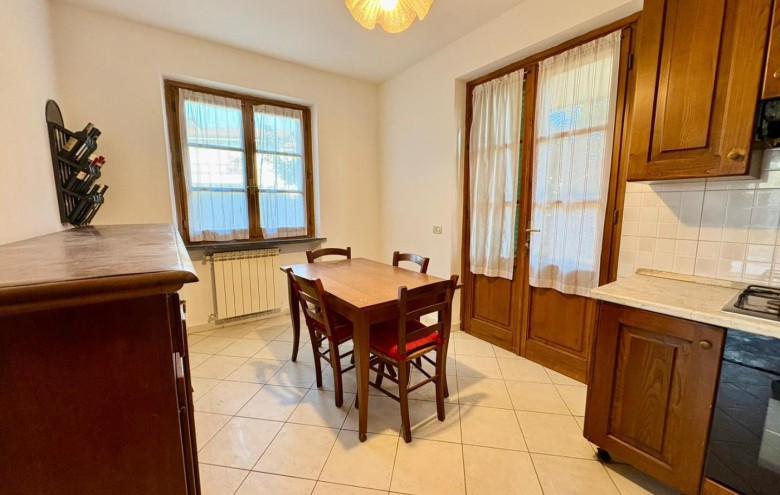 Bifamiliare in vendita a Massa