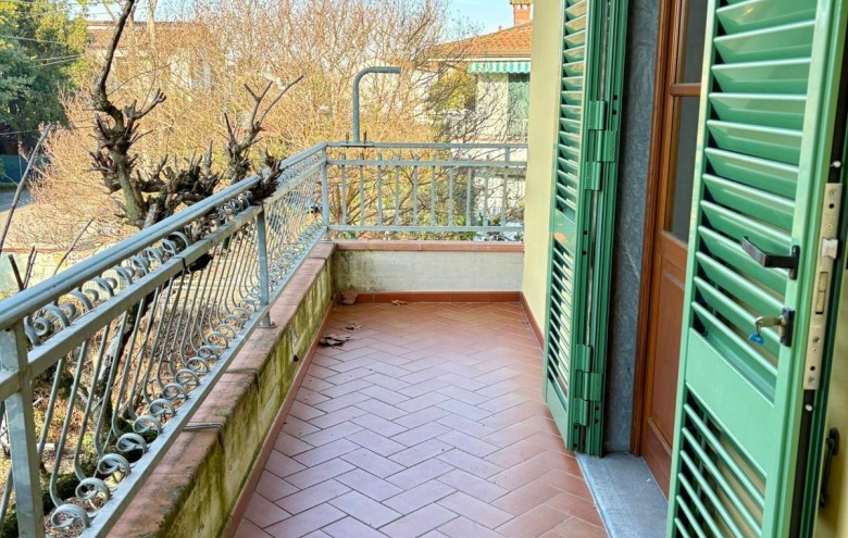 Bifamiliare in vendita a Massa