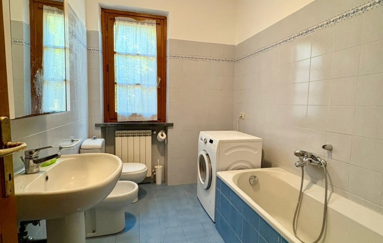 Bifamiliare in vendita a Massa