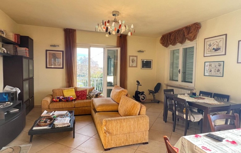 Casa semi indipendente in vendita a Montignoso