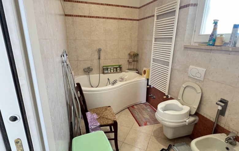 Casa semi indipendente in vendita a Montignoso