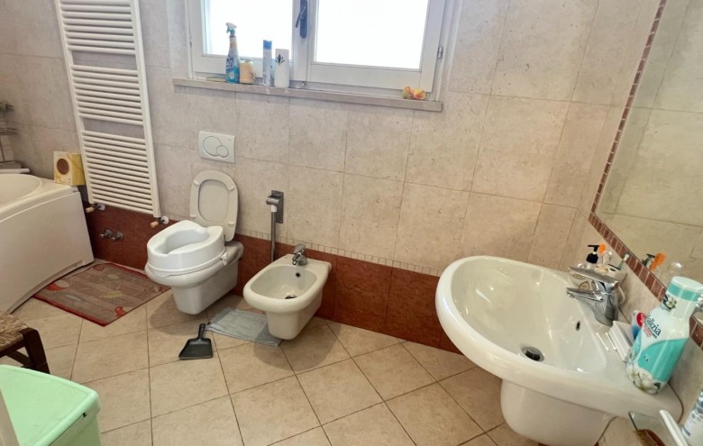 Casa semi indipendente in vendita a Montignoso