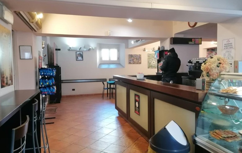 Fondo Commerciale in vendita a Carrara