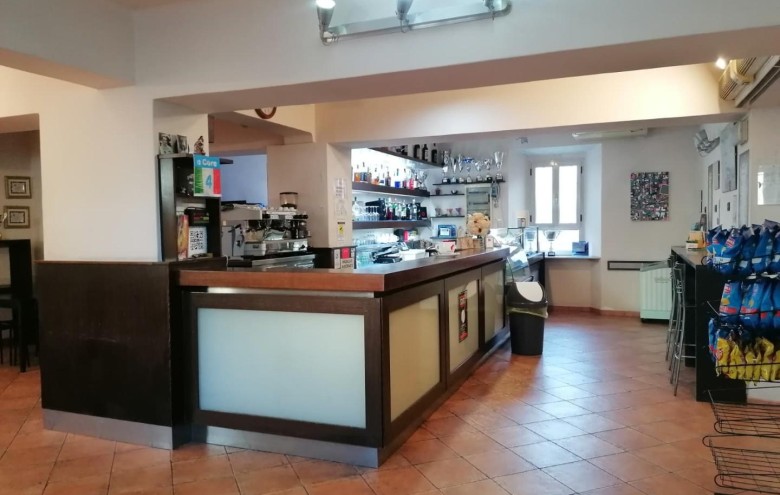 Fondo Commerciale in vendita a Carrara