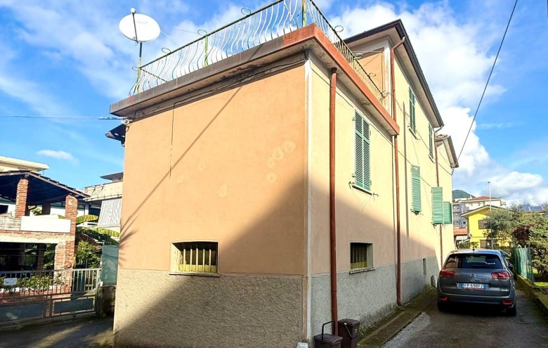 Casa semi indipendente in vendita a Massa