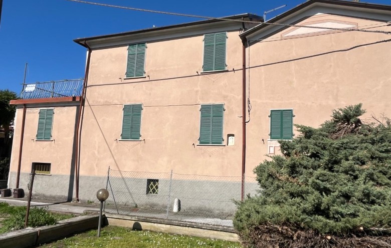 Casa semi indipendente in vendita a Massa