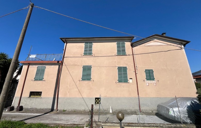 Casa semi indipendente in vendita a Massa