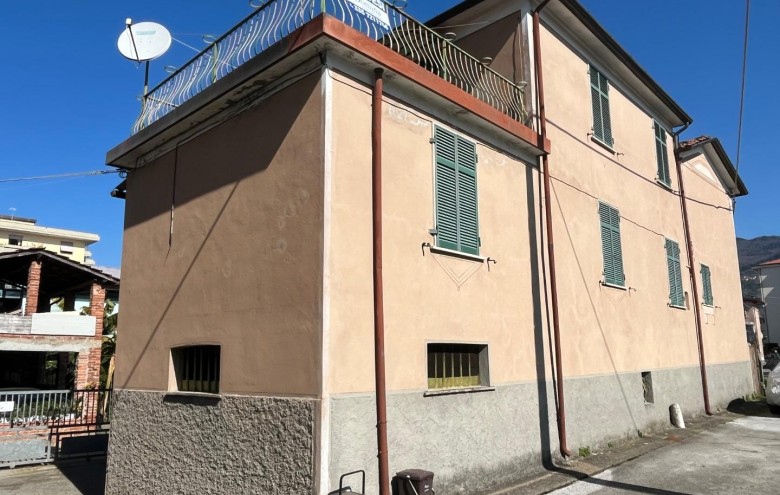 Casa semi indipendente in vendita a Massa