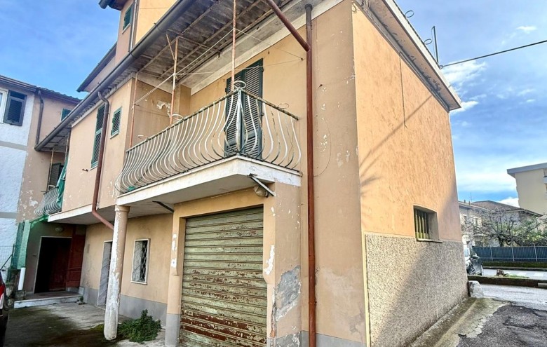 Casa semi indipendente in vendita a Massa