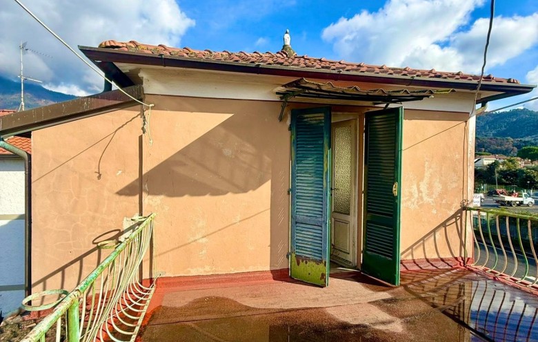 Casa semi indipendente in vendita a Massa