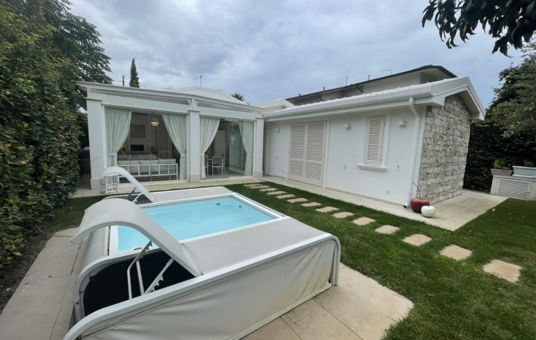 Villa singola in vendita a Pietrasanta