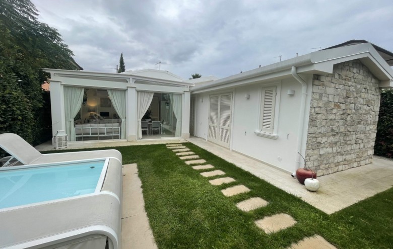 Villa singola in vendita a Pietrasanta