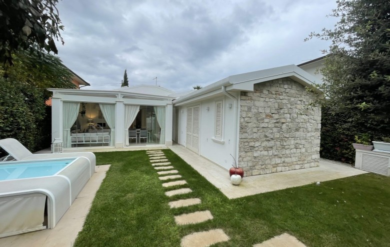 Villa singola in vendita a Pietrasanta