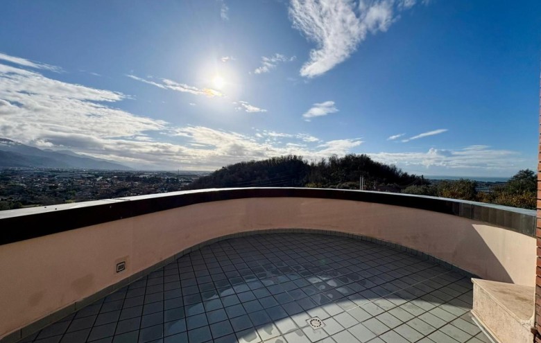 Villa singola in vendita a Massa