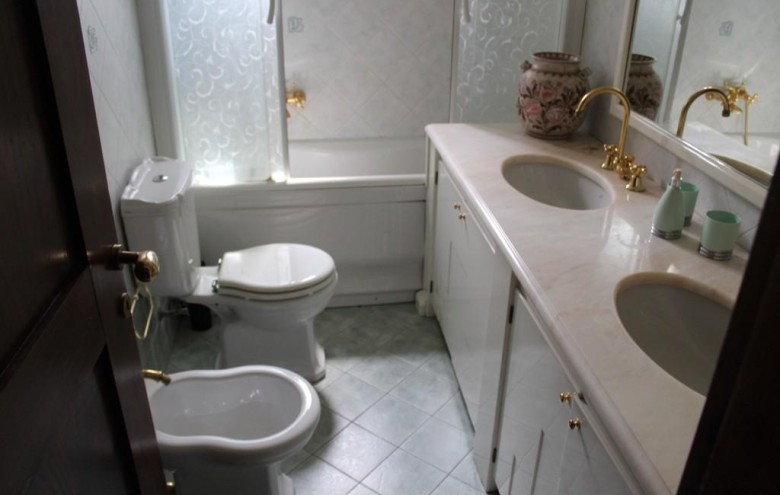 Bifamiliare in vendita a Massa