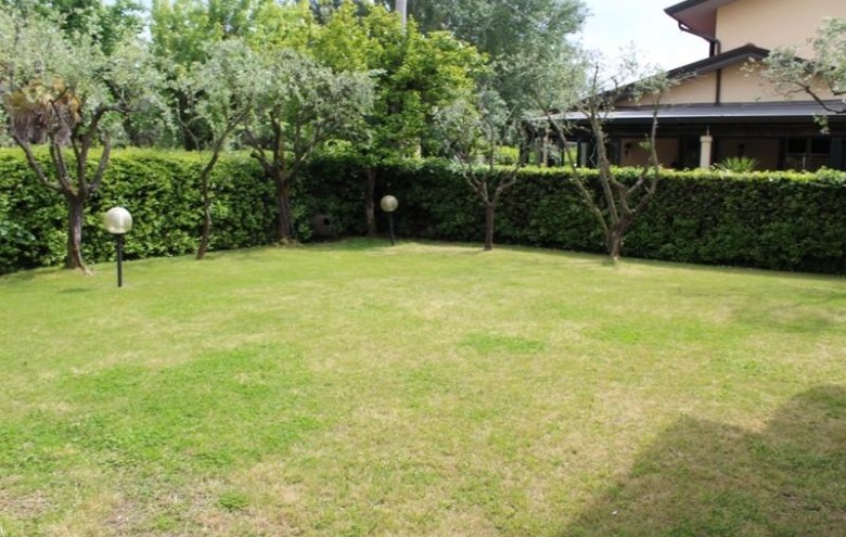 Bifamiliare in vendita a Massa