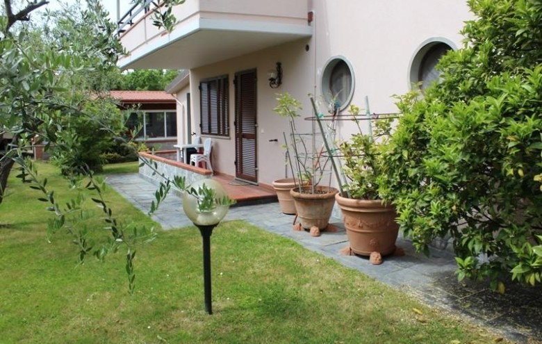 Bifamiliare in vendita a Massa