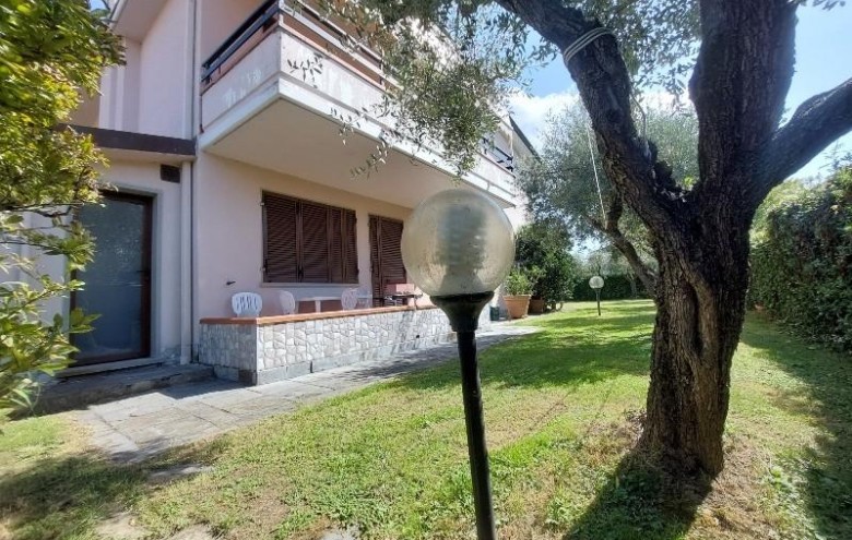 Bifamiliare in vendita a Massa