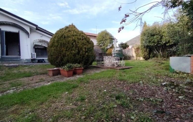 Casa semi indipendente in vendita a Carrara