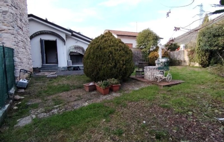 Casa semi indipendente in vendita a Carrara