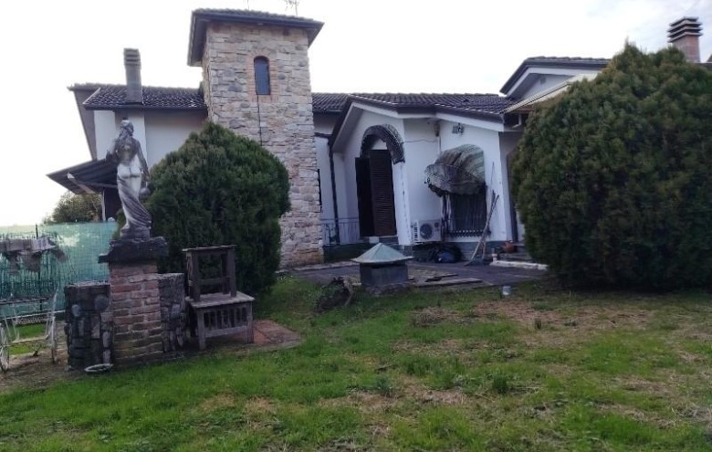 Casa semi indipendente in vendita a Carrara