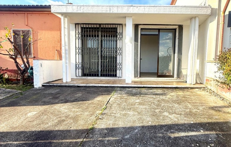 Fondo Commerciale in vendita a Massa