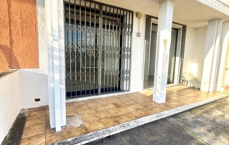 Fondo Commerciale in vendita a Massa