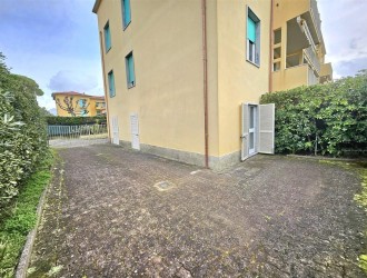 Appartamento in vendita a Marina di Massa