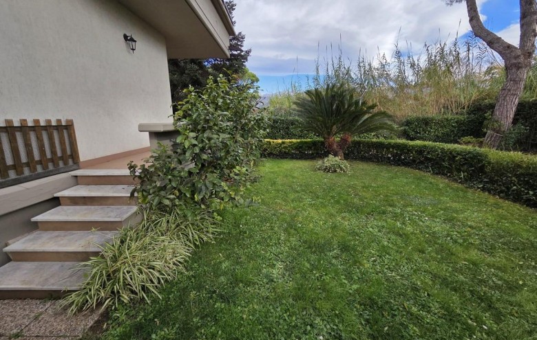 Appartamento in vendita a Massa